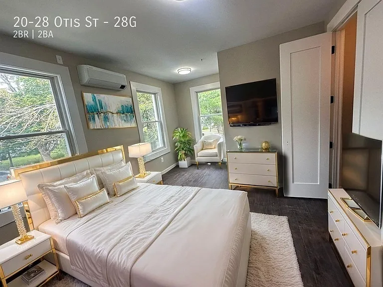 20-28 Otis St #28G — Photo 9