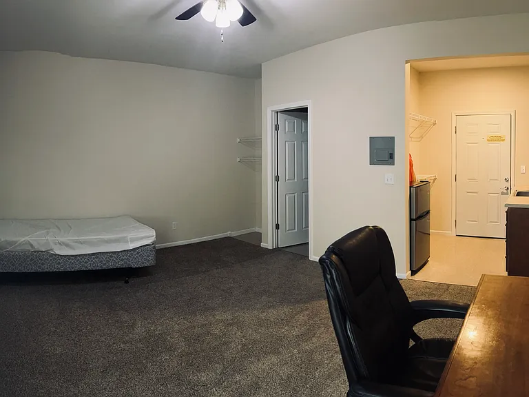 303 N Oak St #2 — Photo 4