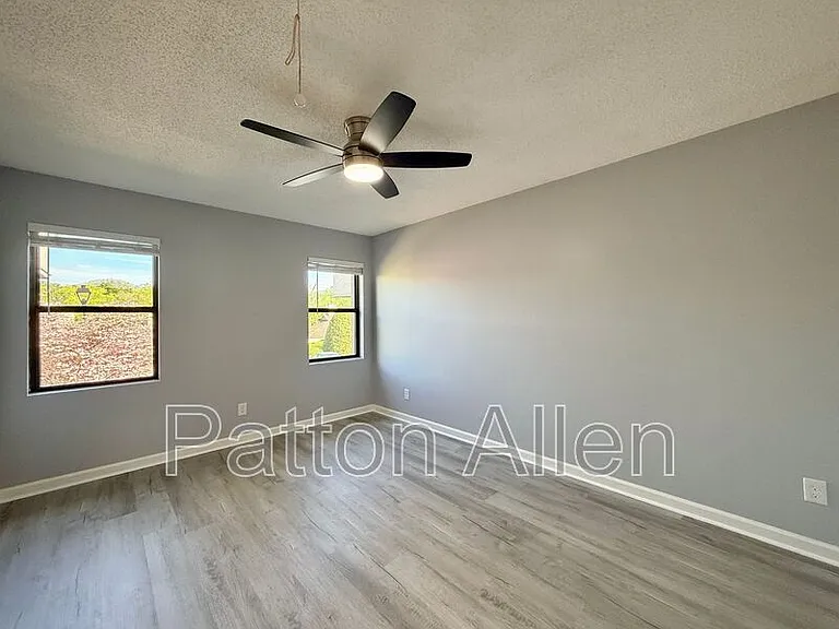 2406 Abbey Cir — Photo 23