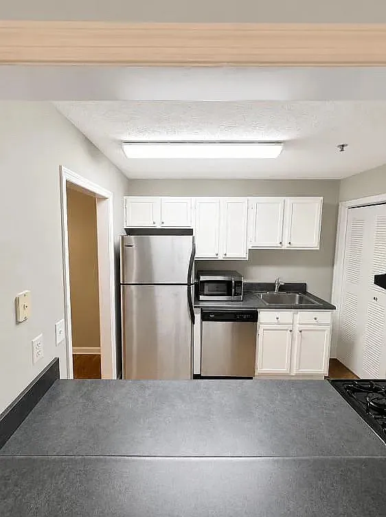 2 bed, 1270 sqft, $1,900 — Photo 4