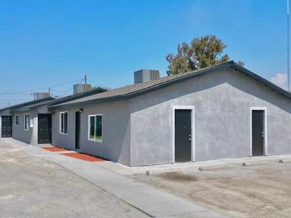 738 E Larry Street, Farmersville, CA 93223