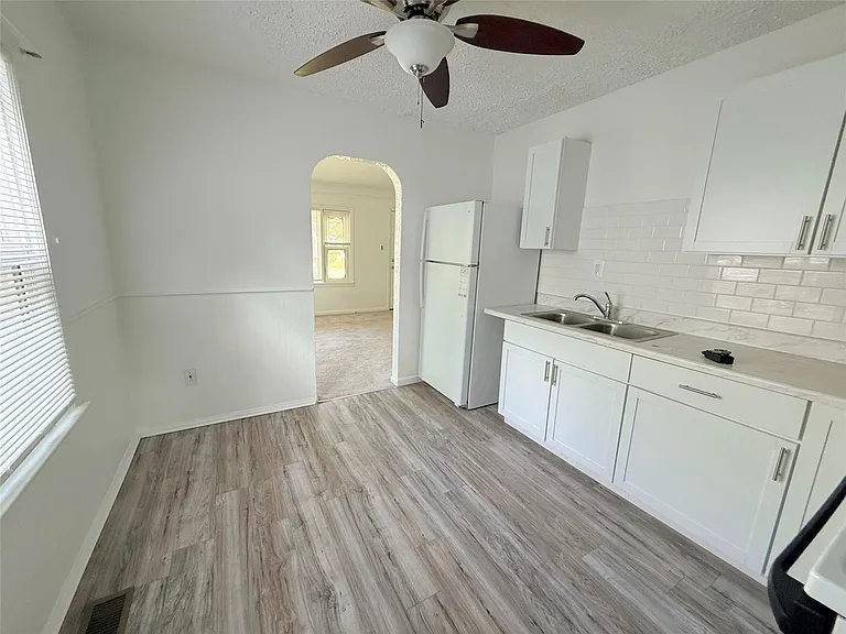 21212 Rensselaer St — Photo 5