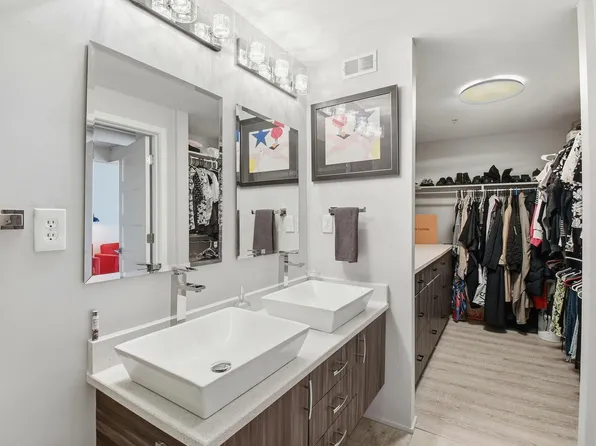 367 Auden Ave APT 210, Columbus, OH 43215
