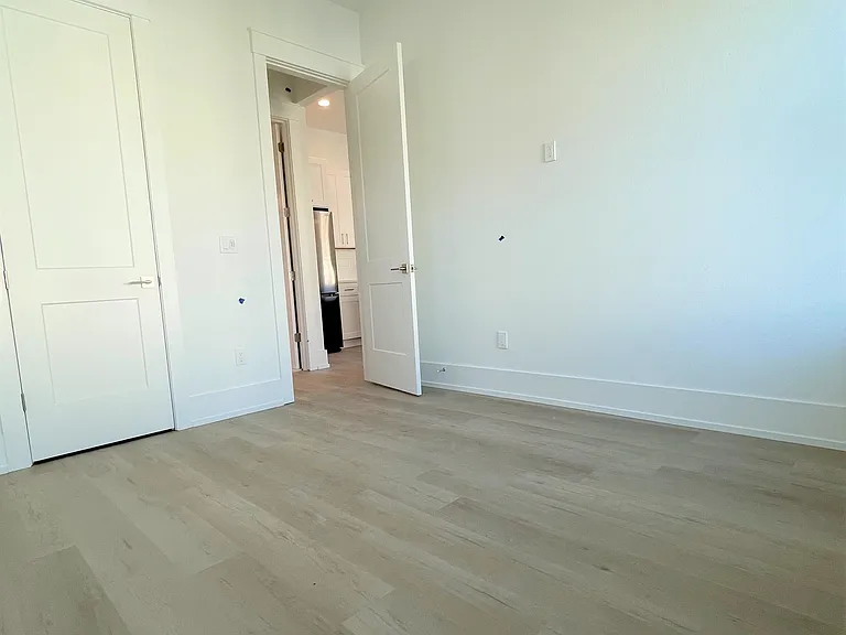511 13th Ave S — Photo 5