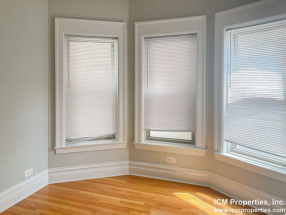 2nd image of 851 W Wellington Ave APT 1