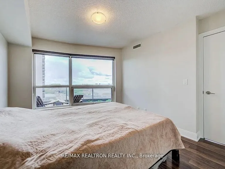 135 Village Green Sq #824 — Photo 10