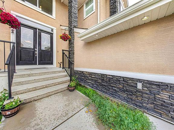 3rd image of 160 N Kinniburgh Cir