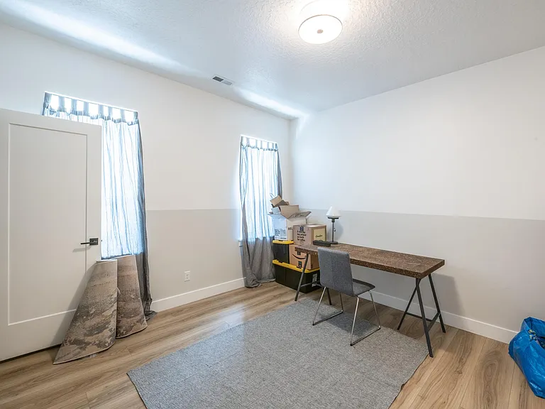 523 E 600 S — Photo 19