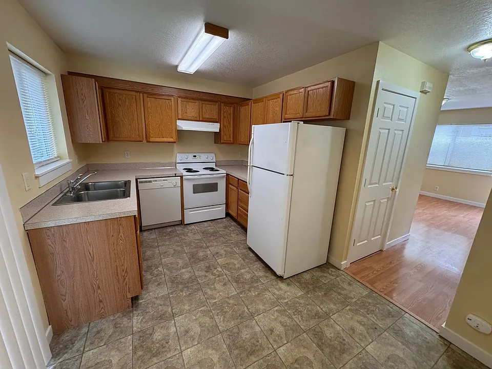 1635 Patterson Aly #2