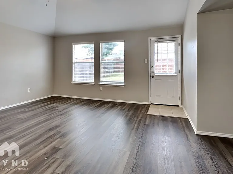 8916 Chisholm Trl — Photo 2
