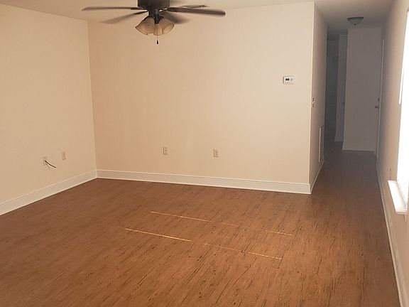 3rd image of 21 Park Cir SE #C