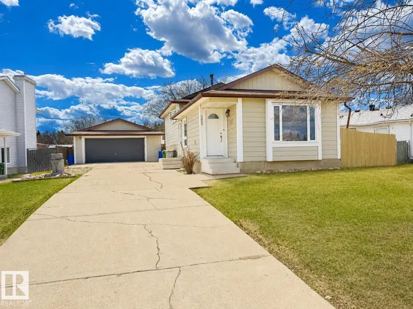 9009 102nd Ave, Morinville, AB T8R 1B5