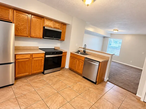 509 W College St #B, Carbondale, IL 62901