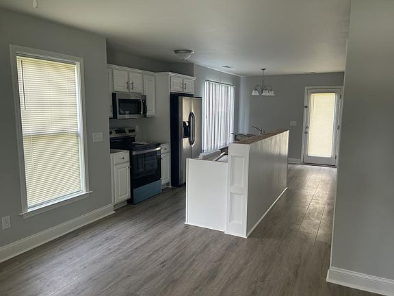 3rd image of 3713 Breckridge Cir