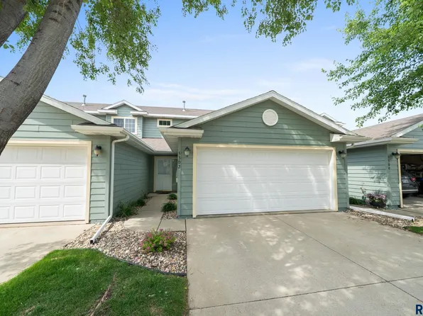 5302 W Sourwood Pl, Sioux Falls, SD 57107