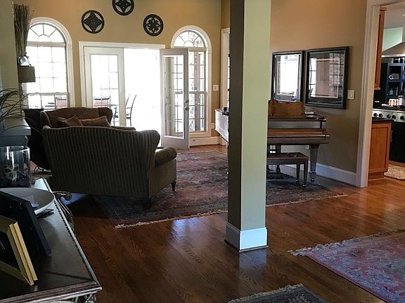 Foyer-Living Room