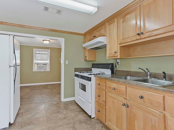 5th image of 23111 Oak St
