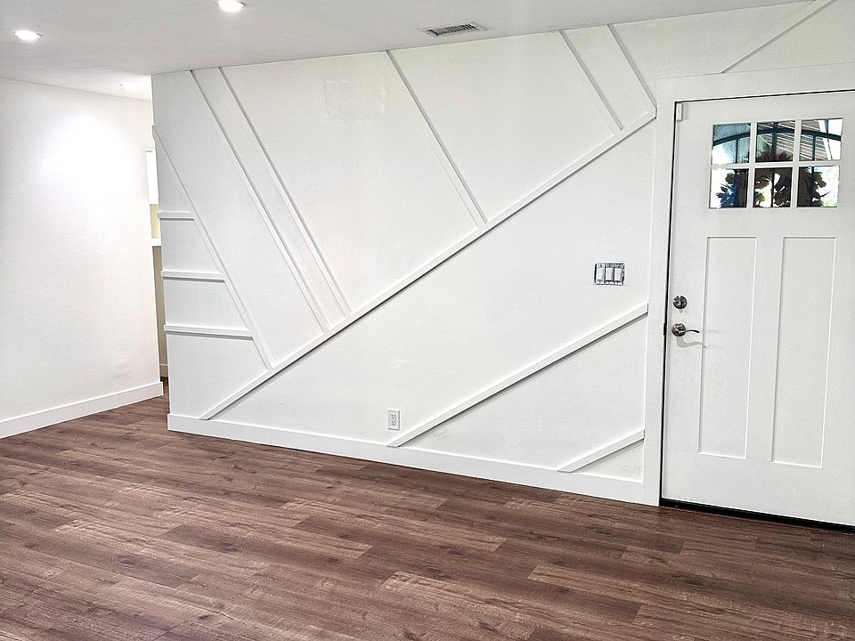 1st image of 4654 Chateau Dr
