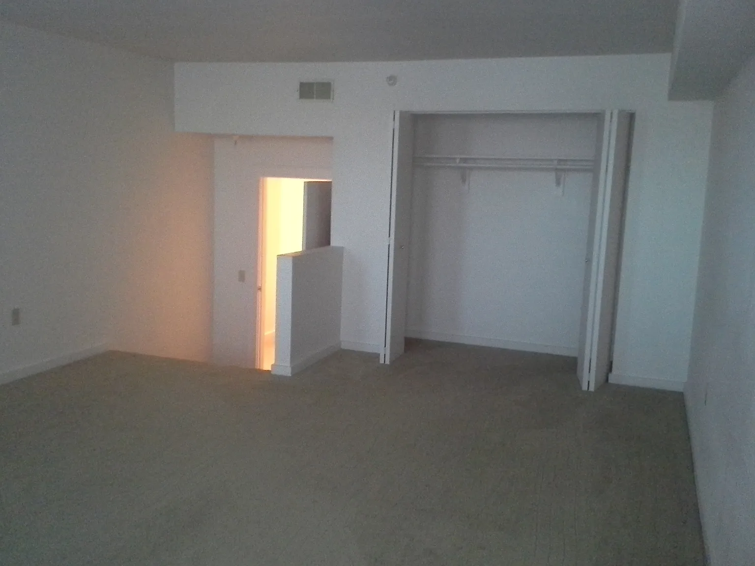 Point Woods Apartments — Photo 4