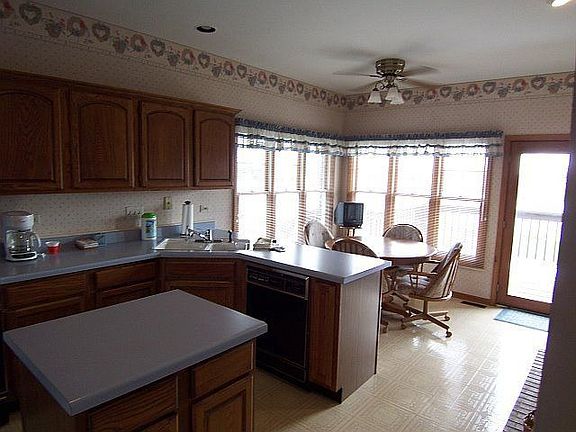 5th image of 660 White Pine Cir