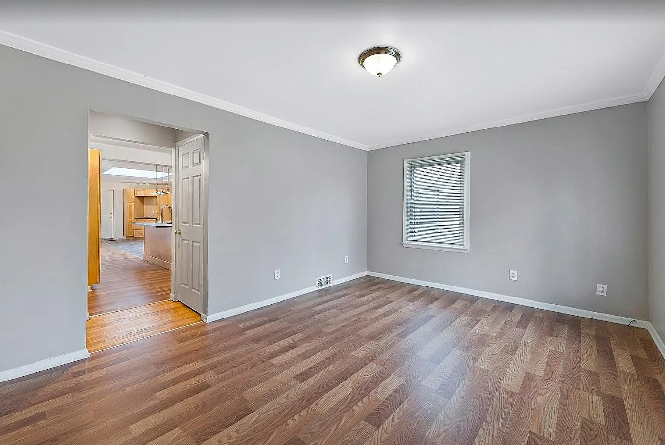 5 bed, 1560 sqft, $1,995 — Photo 2