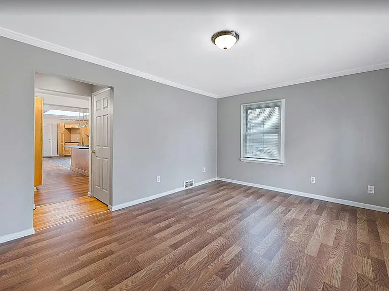 15860 Lexington St — Photo 2