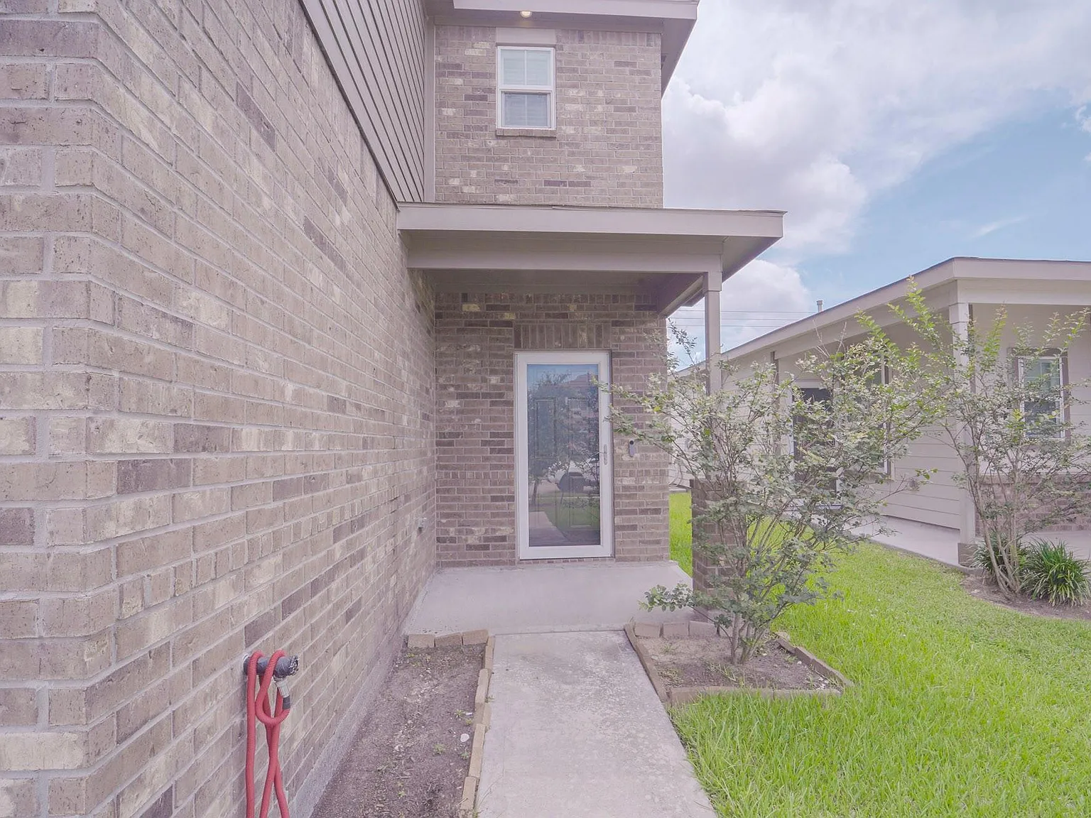 4 bed, 2.5 bath, 1634 sqft, $2,100 — Photo 3