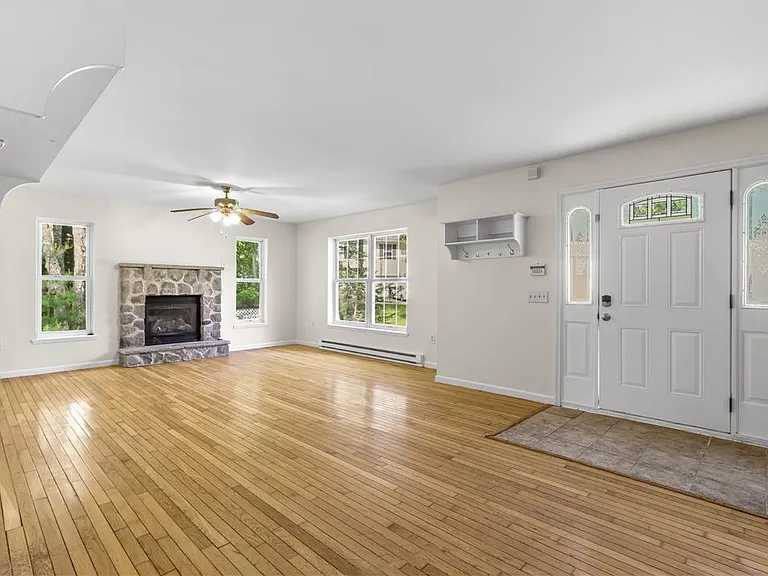 1229 Fern Dr — Photo 5