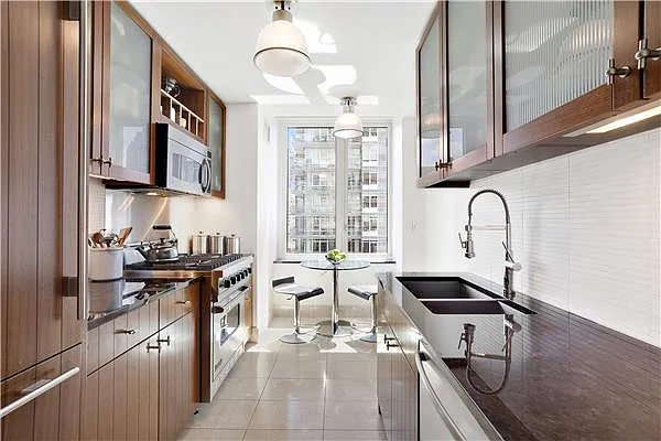 Sold by R New York | media 1