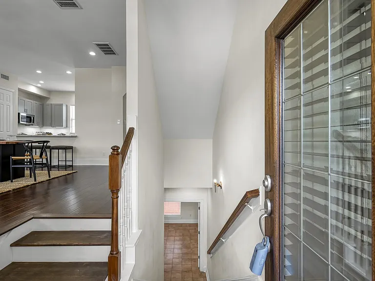 1701 Summer St — Photo 2