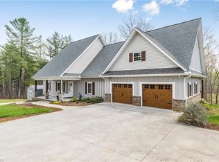 612 Niston Ln, Mount Airy, NC 27030