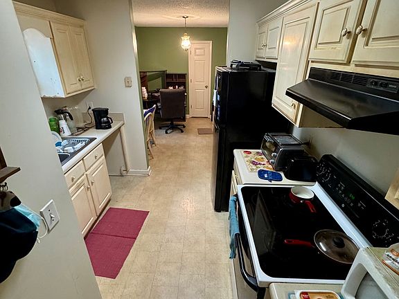 3rd image of 71 Pleasant Valley Rd SE