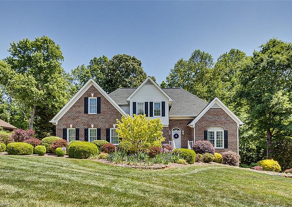 1st image of 827 Anns Ct