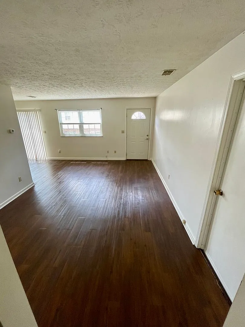 257 University Dr #2 — Photo 3