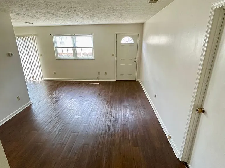 257 University Dr #2 — Photo 3