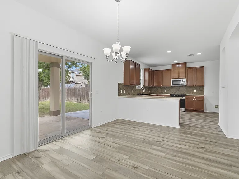 11200 Drumellan St — Photo 31