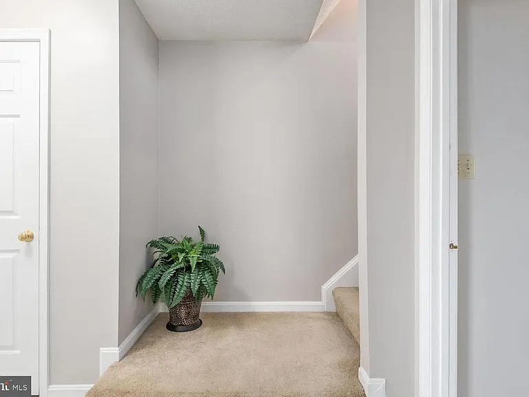 200 Barrie Pl — Photo 17