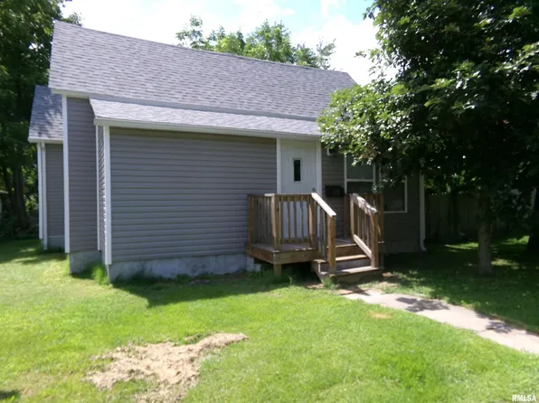 517 N 12th St, Herrin, IL 62948