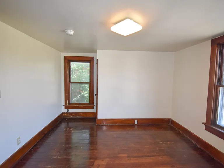 203-205 S Summit St — Photo 16