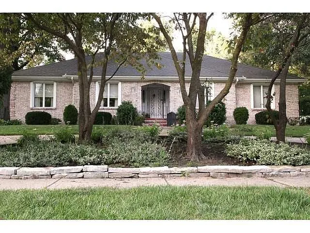 7060 Regents Park Blvd photo 1