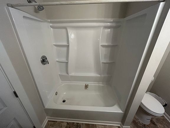 5th image of 701 W 2nd St Floor 2