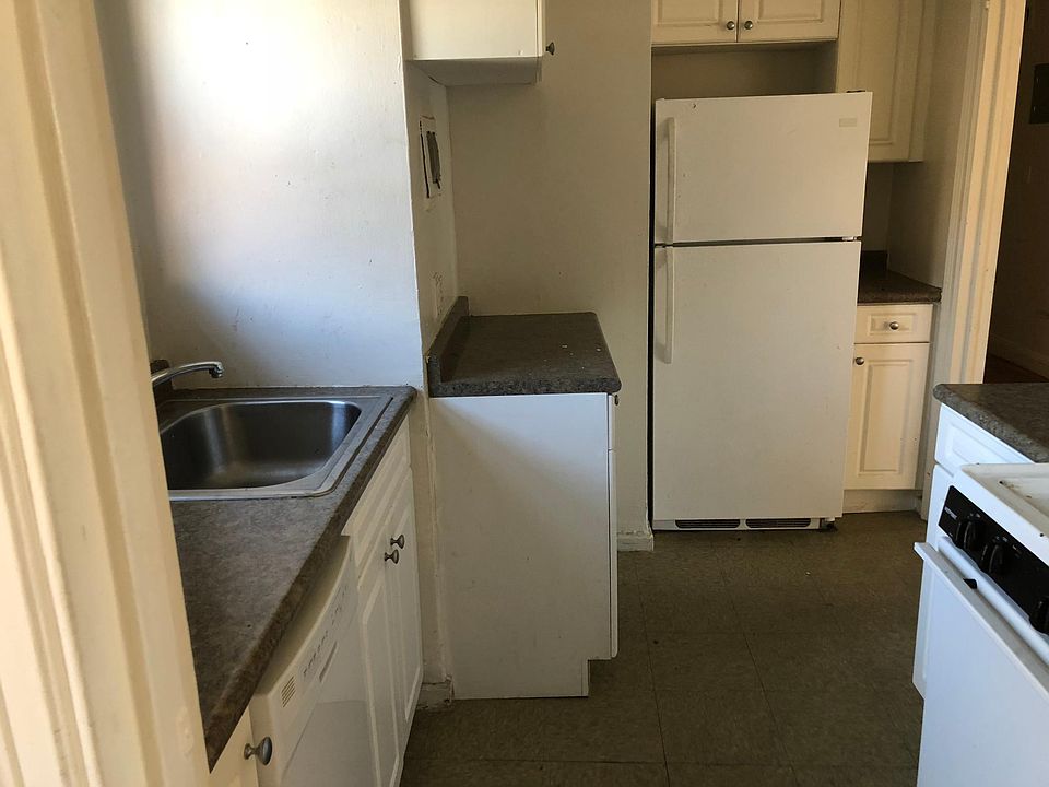 1st image of 300 Hayward Ave APT 1R