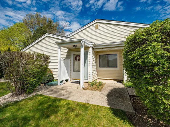 110 Cabot Court W #110, Saint James, NY 11780