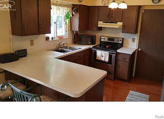4th image of 4404 Saint Martins Dr