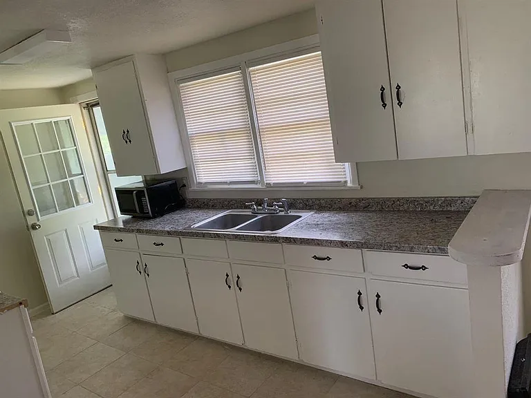 212 Houston St — Photo 5