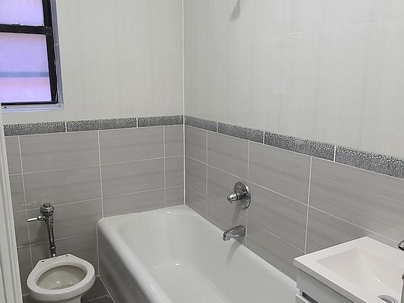5th image of 83-64 Talbot St #3E