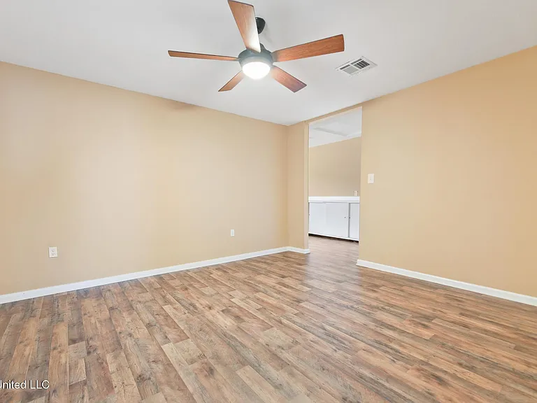 687 Oahu St — Photo 11
