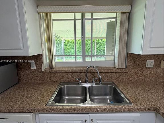 5th image of 1732 SW 103rd Ave