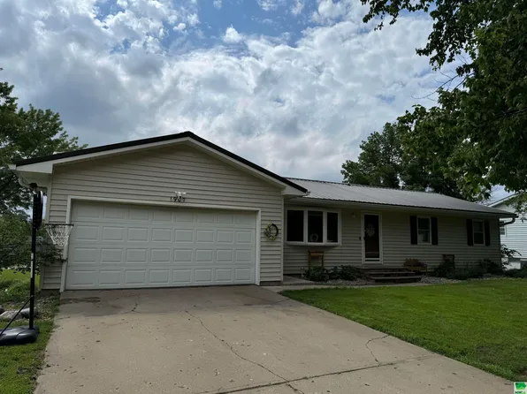1907 Avenue L, Hawarden, IA 51023