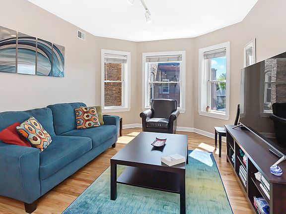 4th image of 1529 W Rosemont Ave APT 3N